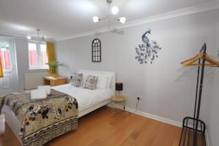 Cheerful 3 Bedroom 2 Bathroom Bungalow by CozyNest - 4