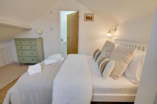 Sage Cottage: Homely, Cosy Cottage with Log Burner - 2