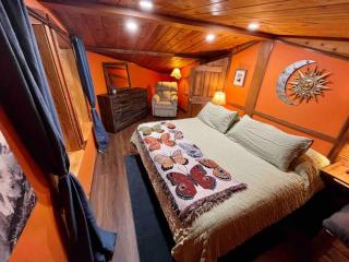 Denali Natl Park 3 Bedroom Home on 5 Acres, hiking and wildlife - 2