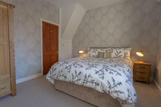 Holly Cottage - 1