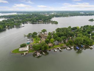 Lakefront Luxury - Mound - 9