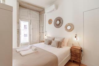 Virtudes Flat w/ AC & Balcony by LovelyStay - Porto - 9