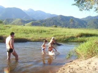Sítio com piscina, na estrada de Aldeia Velha e rio a frente da porteira - Silva Jardim - 1