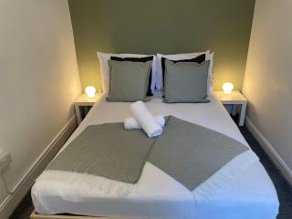 Kitchener - Wonderful 2-Bedroom Apt Sleeps 5 Free Parking Free WiFi - 3