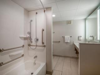 Holiday Inn Express & Suites Greensboro - I-40 atWendover by IHG - Greensboro - 6