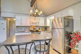 Beautiful Home with Mountain-View Deck and Smart TV - Warm Springs - 2