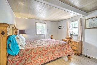 Beautiful Home with Mountain-View Deck and Smart TV - Warm Springs - 1