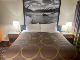 Super 8 by Wyndham Castlegar BC - Castlegar - 7