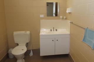 Three Moon Motel - Monto - 5