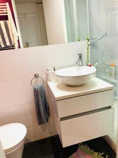 Quarto em apartamento encantador - Parede - 1