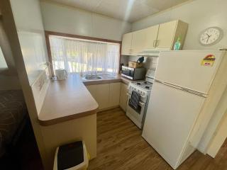 Family Getaway Cabin 50 - Broadwater - 5
