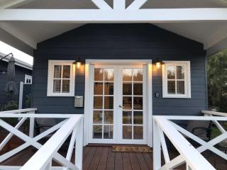 Hamptons In Rye Blue Cottage 3 Mins from Hot Springs! - Rye - 9