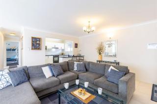 Laman Lodge, 6,15 Laman Street - Air Conditioned unit with spectacular views and free Wi-Fi - Nelson Bay - 6