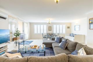 Laman Lodge, 6,15 Laman Street - Air Conditioned unit with spectacular views and free Wi-Fi - Nelson Bay - 4