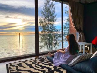 Sandbox Beachfront Villa 4 - 6