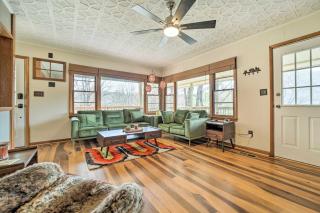 Deck and Fire Pit Riverfront Sylva Getaway! - Sylva - 6