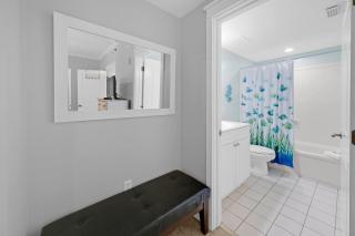 Lovely Courtyard Views Waterscape B428 - 5