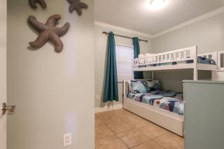 Gorgeous Overlooks The Courtyard in Classic Coastal Style Waterscape C400 - Fort Walton Beach - 3