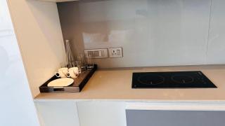 21st Floor SkyStudio Suite with Balcony - New Delhi - 2