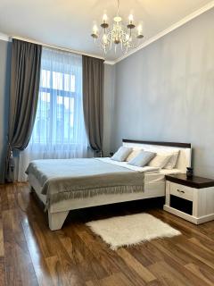 Lux apartments in the city center with a coffee machine, view of a theater, near Zlata Plaza - Rivne - 9