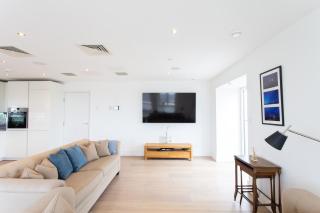 2 Bed 2 Bath Penthouse With Amazing Views with Free Parking - Londra - 7