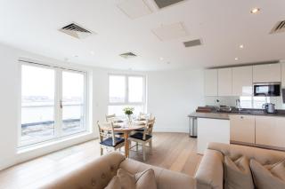 2 Bed 2 Bath Penthouse With Amazing Views with Free Parking - Londra - 3