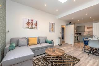 The Cotswold Woodland by Fortuna Property - Cheltenham - 8