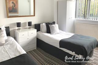 Great Sankey Serviced Accommodation - Warrington - 9