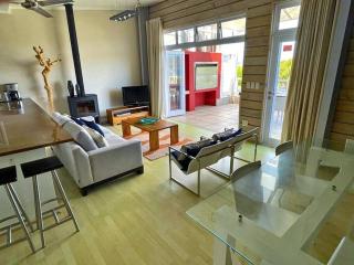Modern Apartment with Jetty - 6