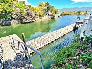 Modern Apartment with Jetty - 1