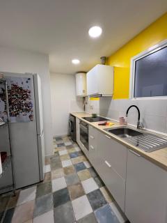Alojamiento con encanto en planta superior ideal para trabajo y escapadas familiares en Montserrat - Esparreguera - 1