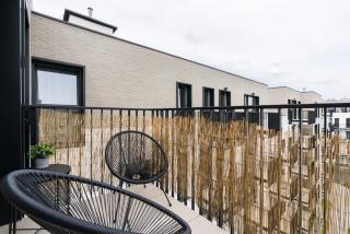 Esencja Apartments with Free Parking Garbary 104 by Noclegi Renters - Poznan - 1