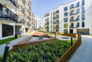Esencja Apartments with Free Parking Garbary 104 by Noclegi Renters - Poznan - 4