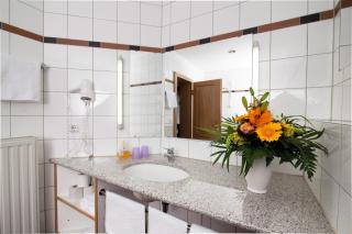 Bei Storaths - - 8