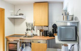 2 Bedroom Amazing Apartment In Loxstedt - 2