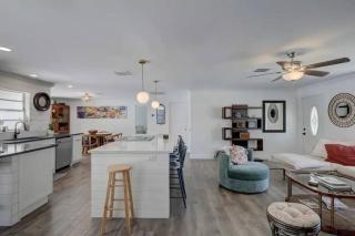 HIDDEN GEM - Family Friendly Pool Home -Welcome - 7