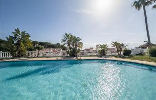 Stunning Apartment In Benalmádena - 2