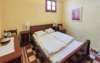 2 Bedroom Amazing Home In Servian - 5