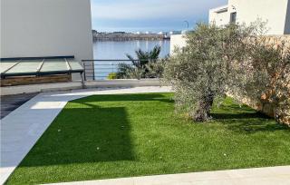 2 Bedroom Stunning Apartment In Omisalj - 2
