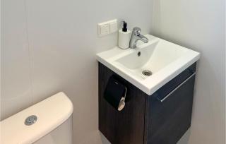 Awesome Home In Scherpenisse - 1