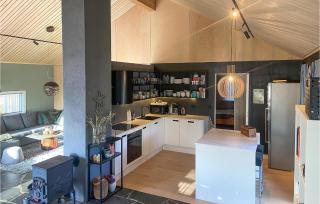 Amazing Home In Mosterhamn - Mosterhamn - 6