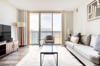 Bethesda 1BR w Gym Pool Concierge nr Metro WDC-409 - Bethesda - 0