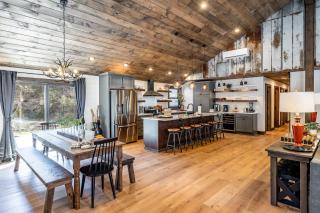 New Rustic Luxe Cabin Billiards Spa Near GSMNP - Seri Kembangan - 8