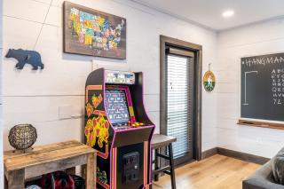 New Rustic Luxe Cabin Billiards Spa Near GSMNP - Seri Kembangan - 2