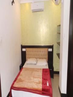 Redbell suites Residency - Kondotti - 4