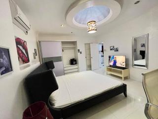 Kandi big 1 BR, king bed, free housekeeping, Wi-Fi - Angeles - 1
