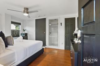 Prime Location w King Accommodations Near Downtown - 3