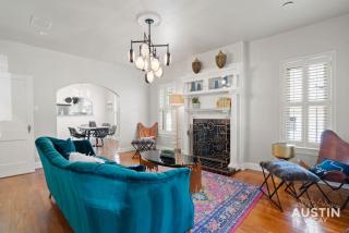 Vibrant, Quirky Home with Hot Tub Near S Congress - Austin - 2