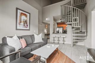 King Beds and Patio Dining in ATX West Campus Gem - Austin - 5