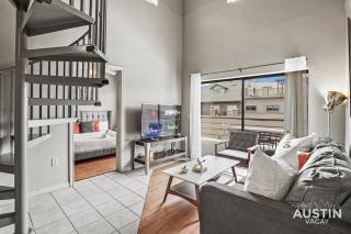King Beds and Patio Dining in ATX West Campus Gem - Austin - 2